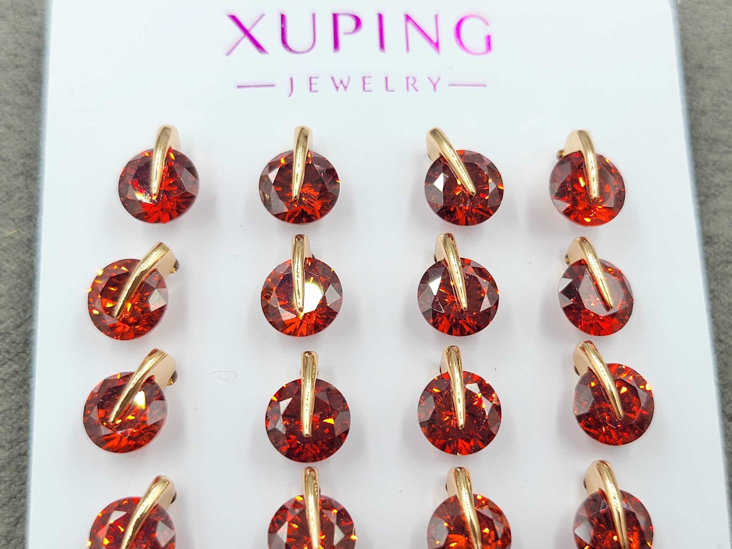 Гвоздики Xuping з червоним стразом 7 мм колір 18к