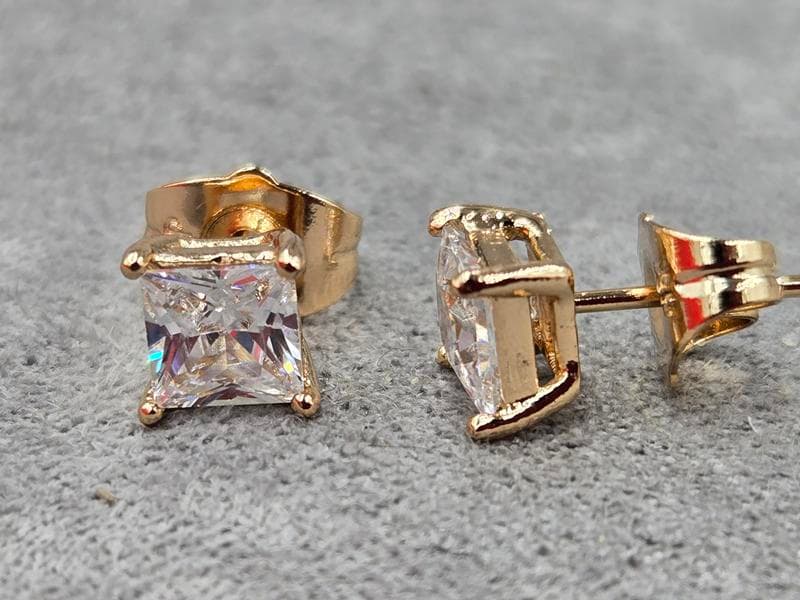 Гвоздики Xuping 6 мм колір 18к