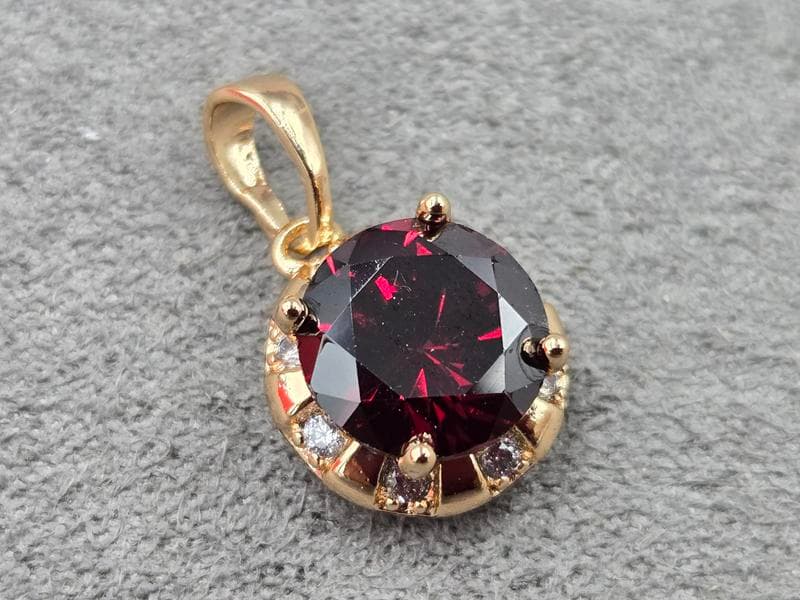 Кулон Xuping з червоним стразом 11 мм висота 19 мм колір 18к