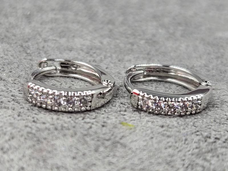 Сережки Xuping 2 мм висота 11 мм круглий замок родій