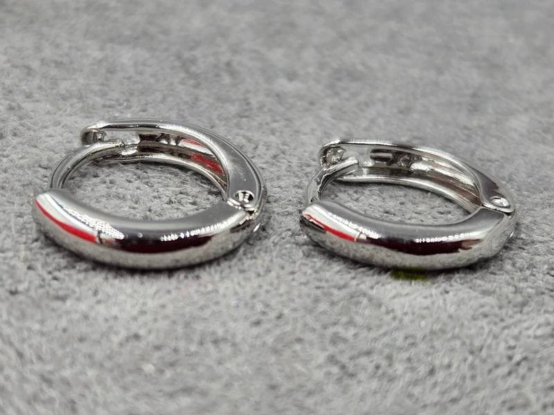 Сережки Xuping 2 мм висота 11 мм круглий замок родій