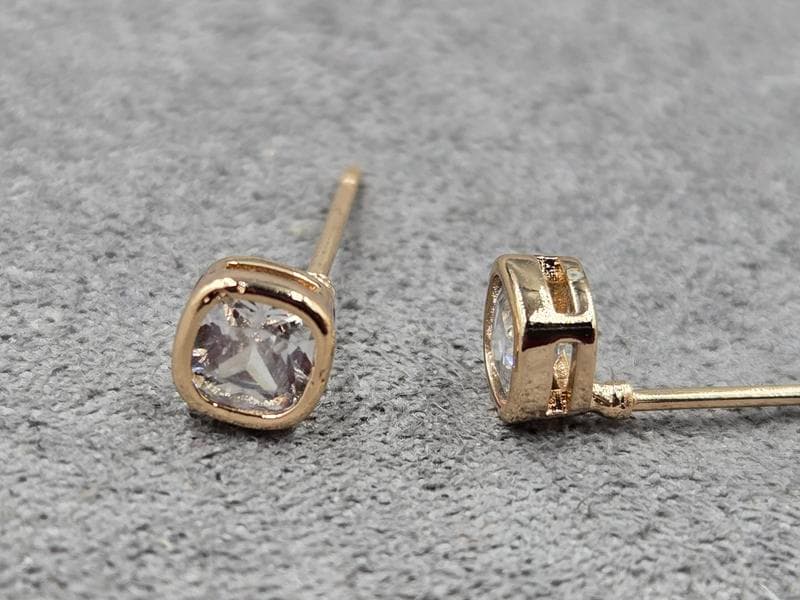 Гвоздики 5 мм Xuping колір 18к