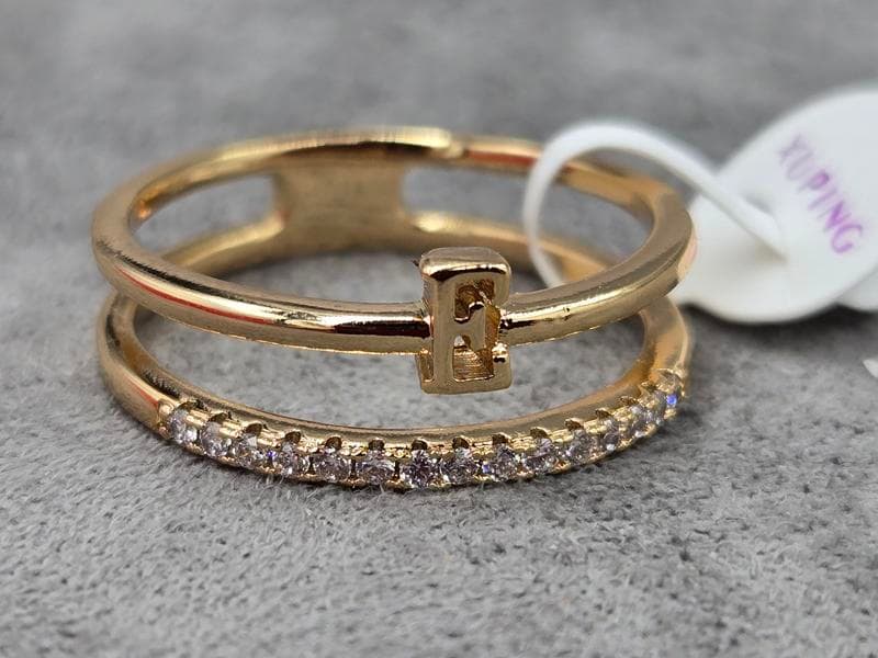 Каблучка Xuping 7 мм (16,17,18,19,20 розмір) буква Е